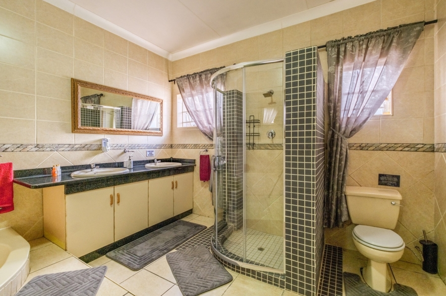 8 Bedroom Property for Sale in Parys Free State